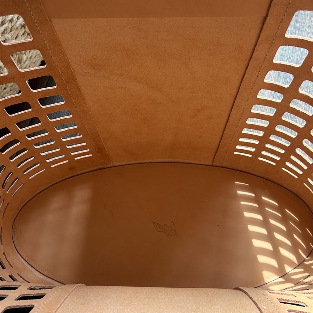 Demijohn cutout leather tote - Picture 4 of 16